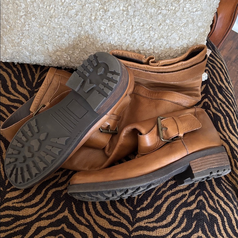 Gorgeous Vintage Leather Boots! - Picture 4 of 7